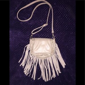 ADORABLE fringe crossbody purse! 👛